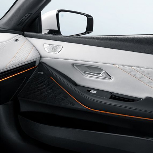 ภายในใช้วัสดุ soft-touch คุณภาพสูง