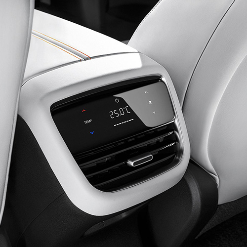 แผงควบคุมระบบปรับอากาศด้านหลังแบบสัมผัส