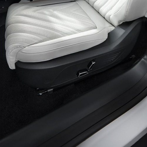 เบาะคนขัยปรับไฟฟ้า 8 ทิศทางพร้อมปุ่มดันหลังปรับไฟฟ้า 4 ทิศทาง